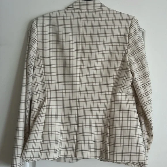 Tommy Hilfiger blazer natural colored plaid blazer size 10 no tags, but new - Picture 5 of 6